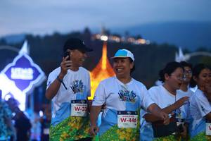 BIB: 446
                            <button type="button" onclick="openModal(22341693)" class="btn btn-primary btn-sm float-right btn-popup" data-toggle="modal" data-target=".modal-high-quality">
                        <i class="fas fa-shopping-cart"></i> Add to Cart
                    </button>
                                            <button type="button" onclick="isThisMe(22341693, true)" class="btn btn-success btn-sm float-right btn-popup btn-isme hidden" data-toggle="tooltip" data-placement="bottom" title="นี่คือรูปของคุณใช่ไหม คลิกที่นี่เพื่อเอาเข้าอัลบั้ม">
                        <i class="fas fa-plus"></i> Add to album
                    </button>
                    <button type="button" onclick="isThisMe(22341693, false)" class="btn btn-warning btn-sm float-right btn-popup btn-isnotme hidden">
                        <i class="fas fa-ban"></i> Remove from album
                    </button>